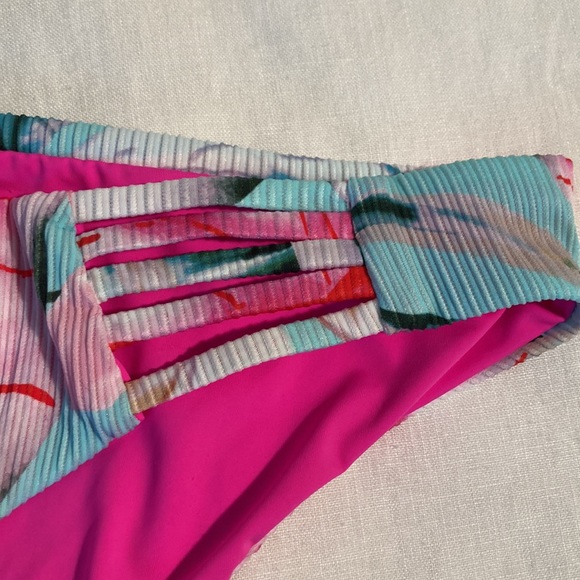 TiniBikini Bikini bottom reversible floral to pink fuchsia M - Picture 2 of 13